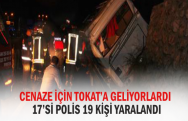 Polisleri taşıyan midibüs devrildi